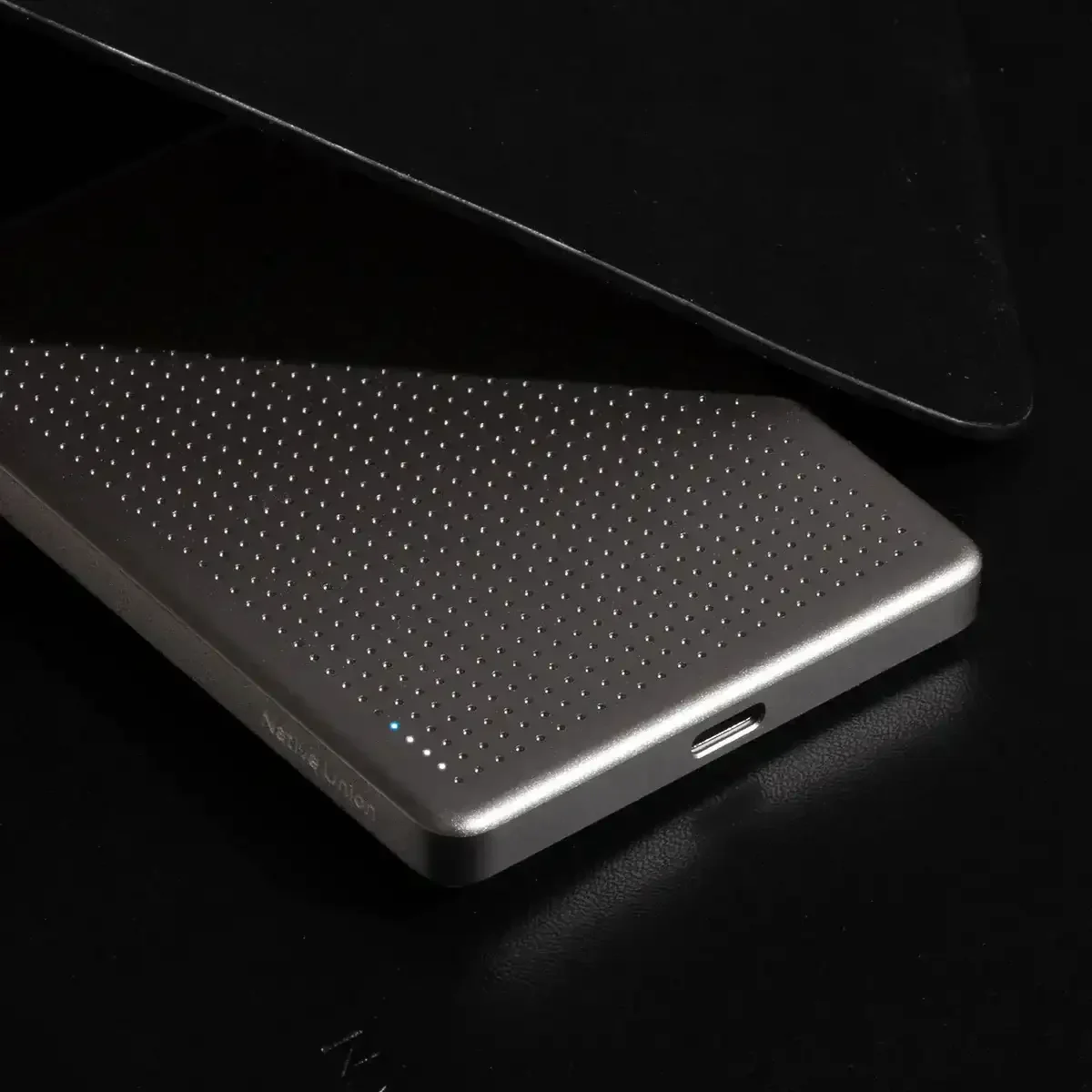 Native Union - Active Power Bank With MagSafe Wireless Charging - Powerbank z ładowaniem MagSafe - Image 5