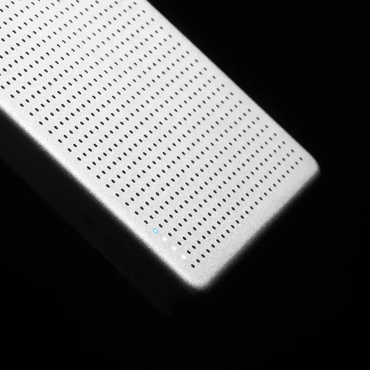 Native Union - Active Power Bank With MagSafe Wireless Charging - Powerbank z ładowaniem MagSafe - Image 9